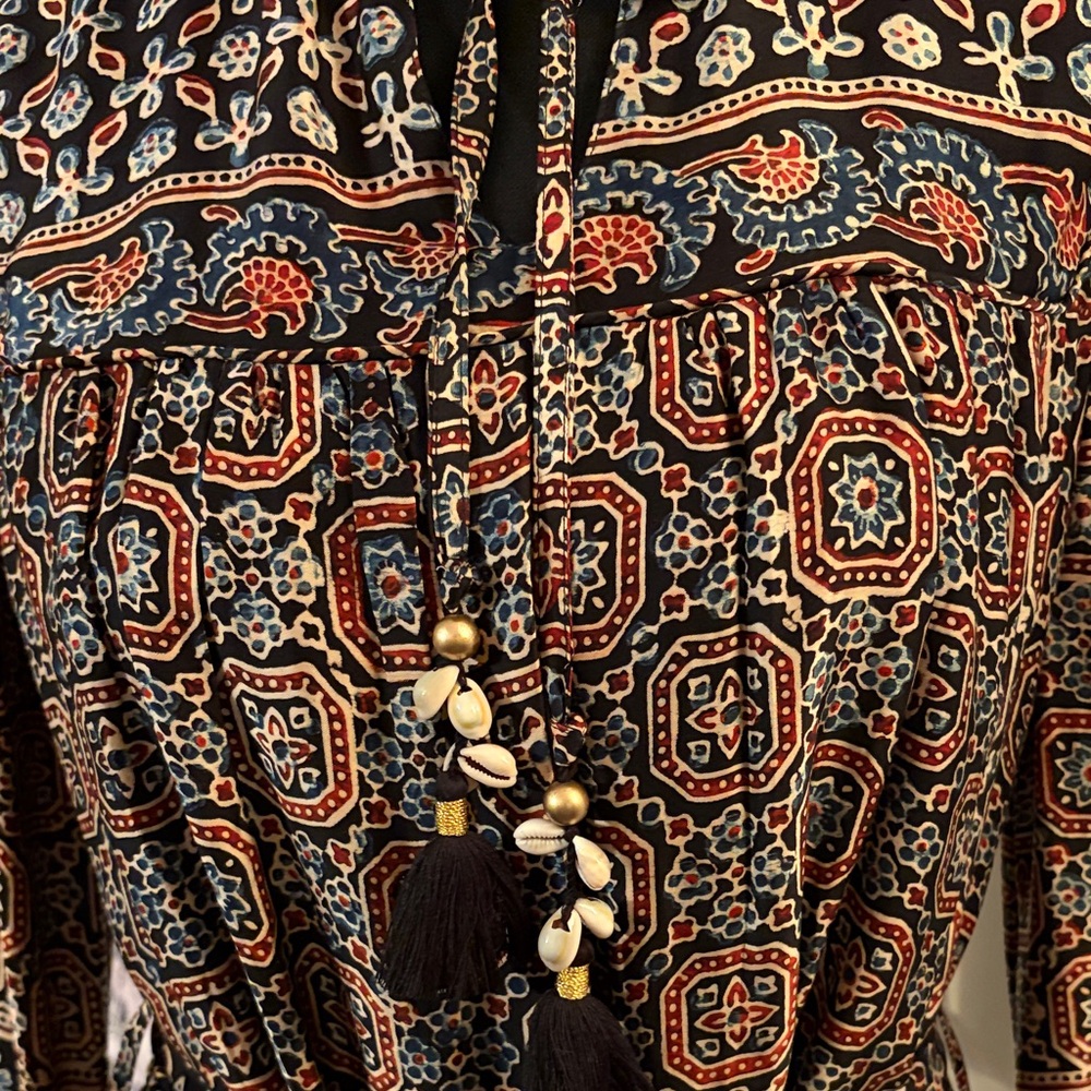 SAL ROSA Chic Long Sleeve Patterned Mini Dress - Picture 4 of 7